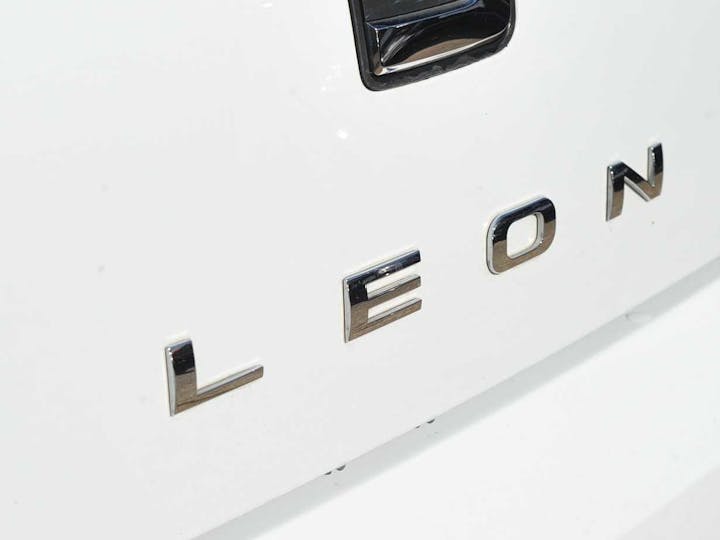White SEAT Leon TSI Evo SE Dynamic 2019