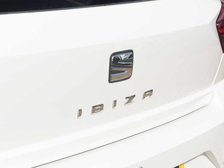 White SEAT Ibiza TSI Xcellence 2017