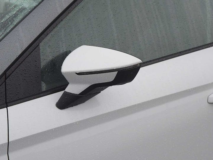 White SEAT Arona TDI SE Technology Lux 2018