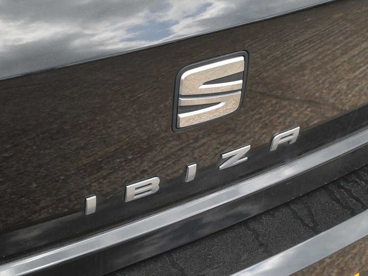 Black SEAT Ibiza TSI Fr Sport 2020