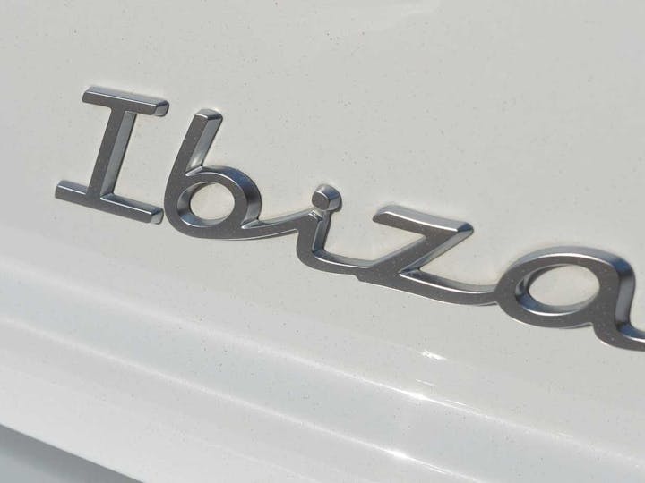 White SEAT Ibiza TSI Fr Sport DSG 2021