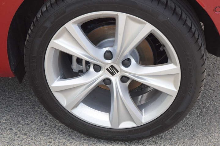 Red SEAT Leon E Hybrid 1.5 Fr Hybrid DSG 2025