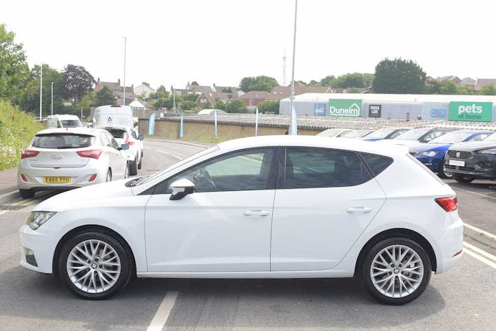 White SEAT Leon TDI SE Dynamic 2019