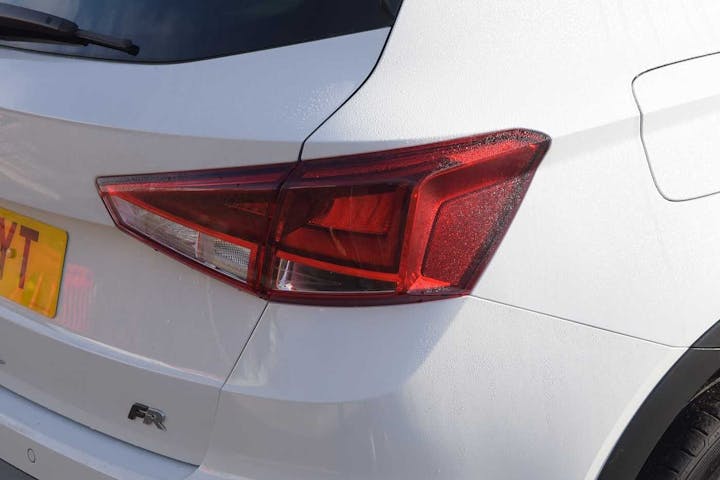 White SEAT Arona Ecotsi Fr Sport 2021