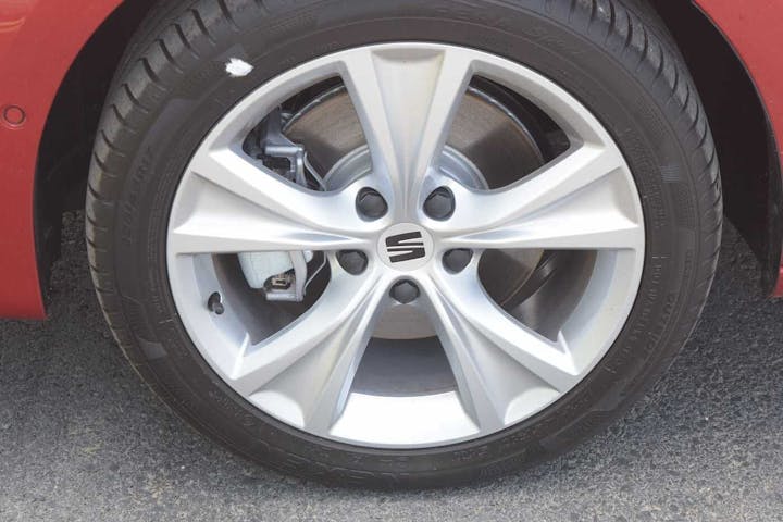 Red SEAT Leon E Hybrid 1.5 Fr Hybrid DSG 2025
