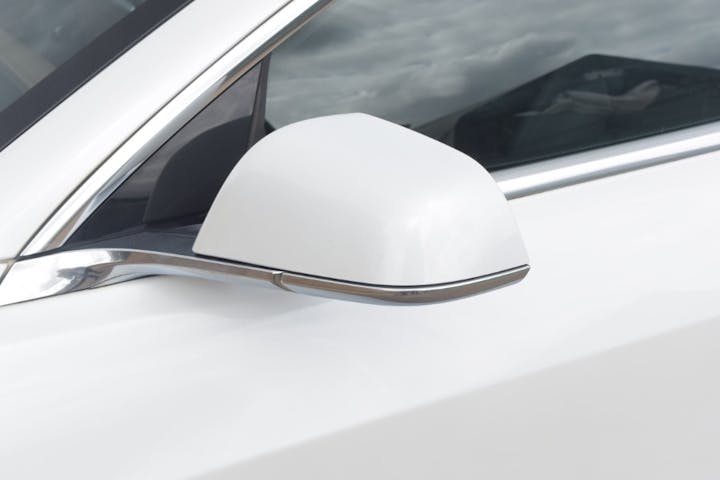 White Tesla Model 3 Standard Range Plus 2019