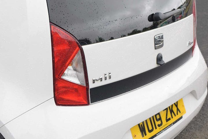 White SEAT Mii Fr Line 2019