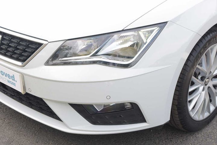 White SEAT Leon TDI SE Dynamic 2019