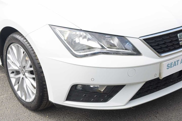 White SEAT Leon TDI SE Dynamic 2019