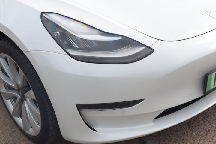 White Tesla Model 3 Standard Range Plus 2019