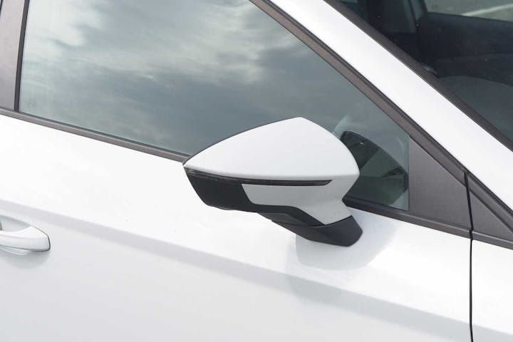 White SEAT Leon TDI SE Dynamic 2019