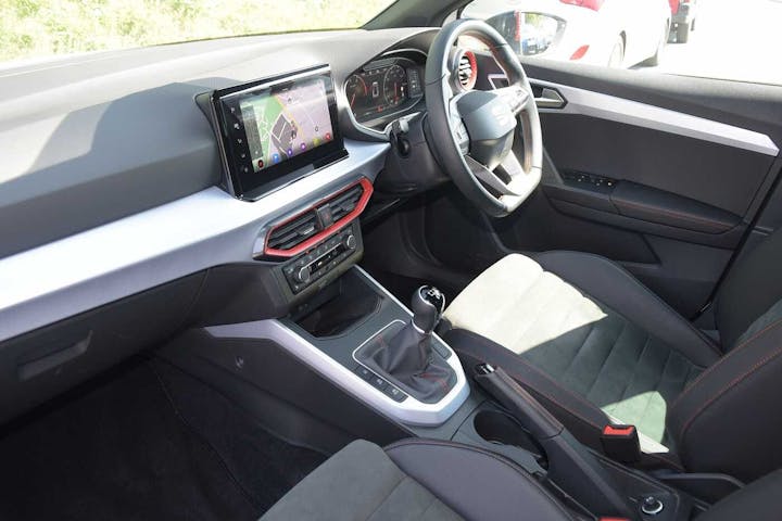 White SEAT Arona Ecotsi Fr Sport 2024
