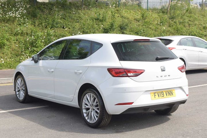 White SEAT Leon TDI SE Dynamic 2019