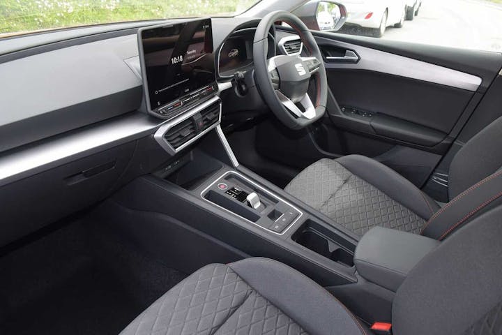 Red SEAT Leon E Hybrid 1.5 Fr Hybrid DSG 2025