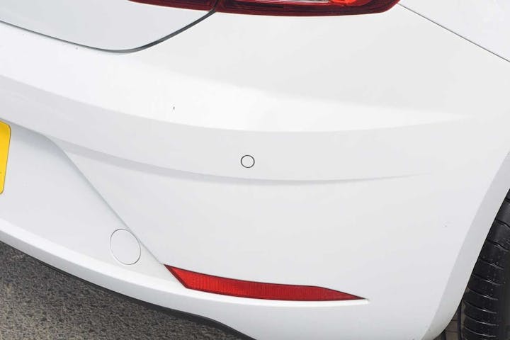 White SEAT Leon TDI SE Dynamic 2019