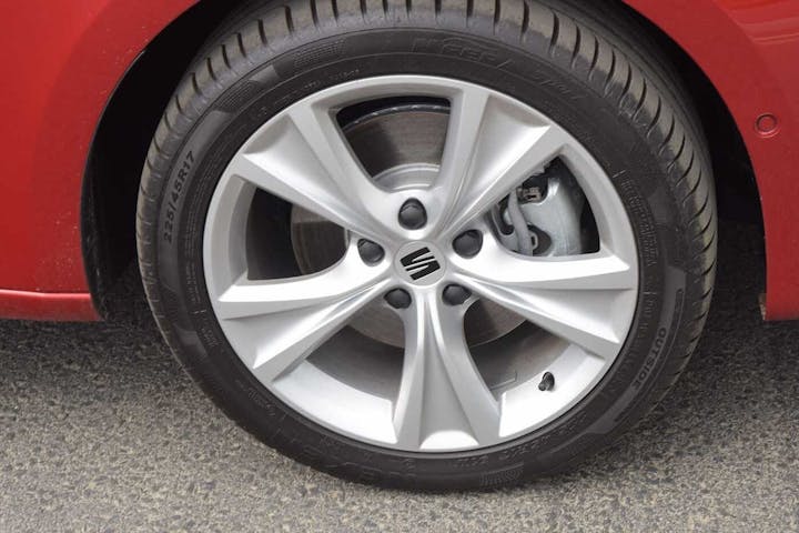 Red SEAT Leon E Hybrid 1.5 Fr Hybrid DSG 2025