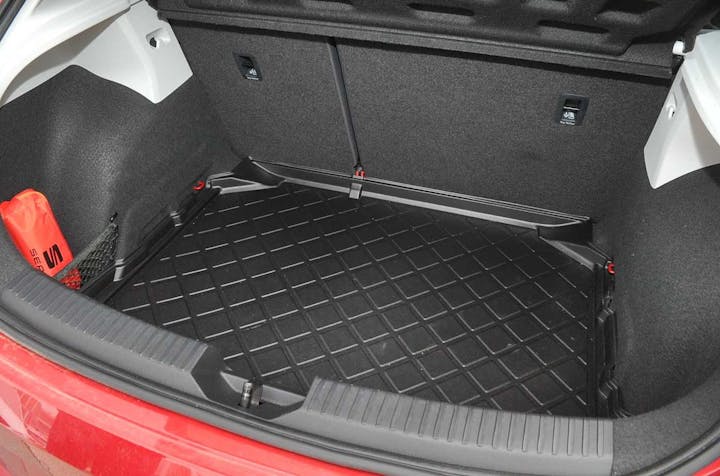 Red SEAT Leon TDI SE Dynamic 2019
