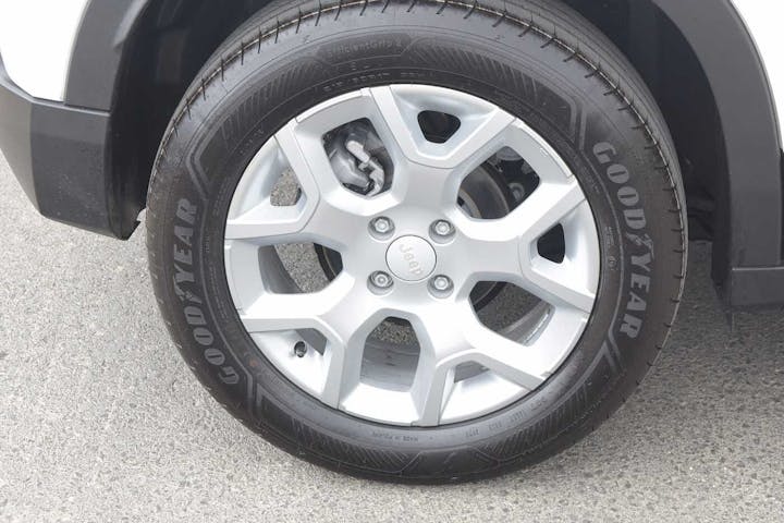 White Jeep Avenger Altitude 2025