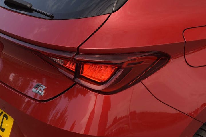 Red SEAT Leon E Hybrid 1.5 Fr Hybrid DSG 2025