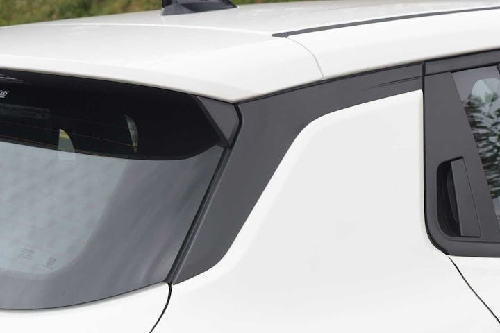 White Jeep Avenger Altitude 2025