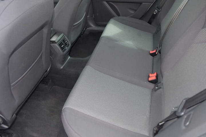 White SEAT Leon TDI SE Dynamic 2019