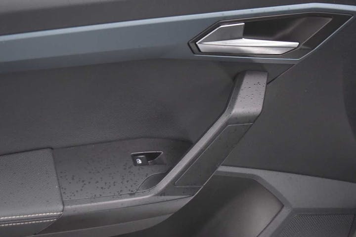 White SEAT Arona Ecotsi Xperience Lux DSG 2021