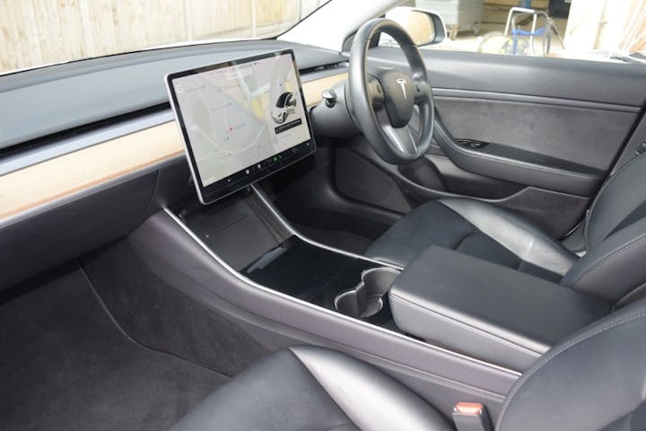 White Tesla Model 3 Standard Range Plus 2019