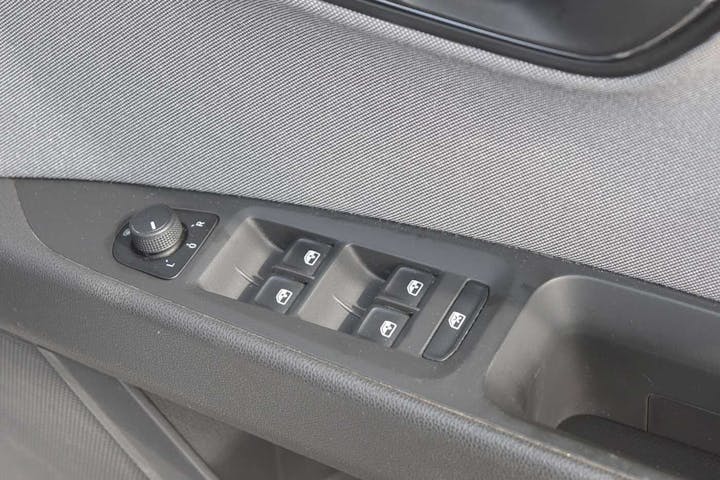 White SEAT Leon TDI SE Dynamic 2019