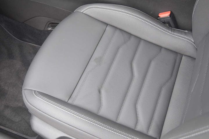 White Jeep Avenger Altitude 2025