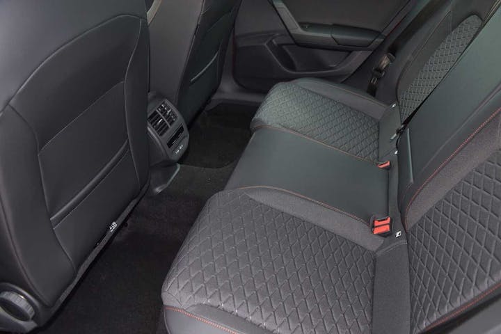 Red SEAT Leon E Hybrid 1.5 Fr Hybrid DSG 2025