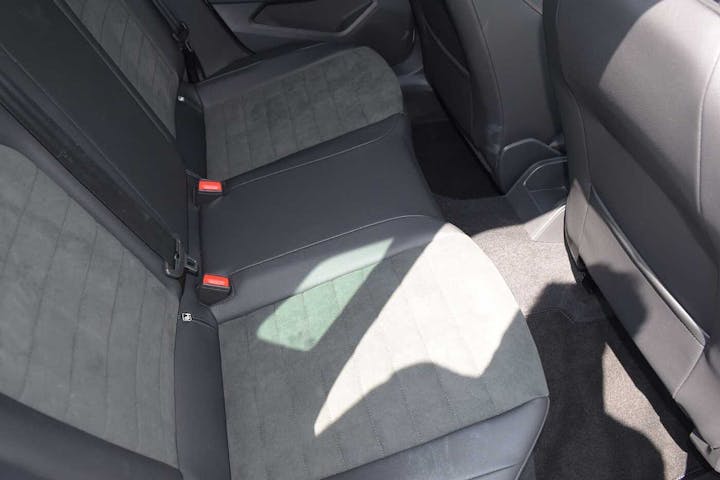 White SEAT Arona Ecotsi Fr Sport 2024