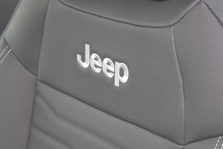 White Jeep Avenger Altitude 2025
