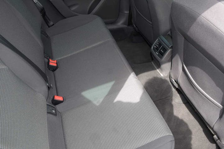White SEAT Leon TDI SE Dynamic 2019