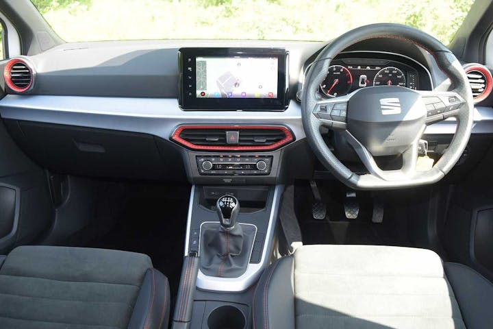 White SEAT Arona Ecotsi Fr Sport 2024