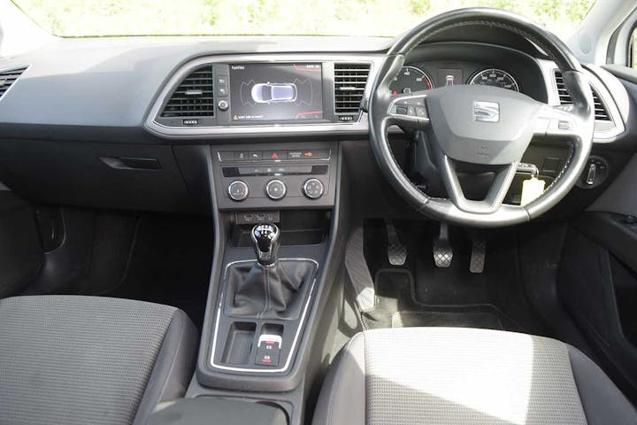 White SEAT Leon TDI SE Dynamic 2019