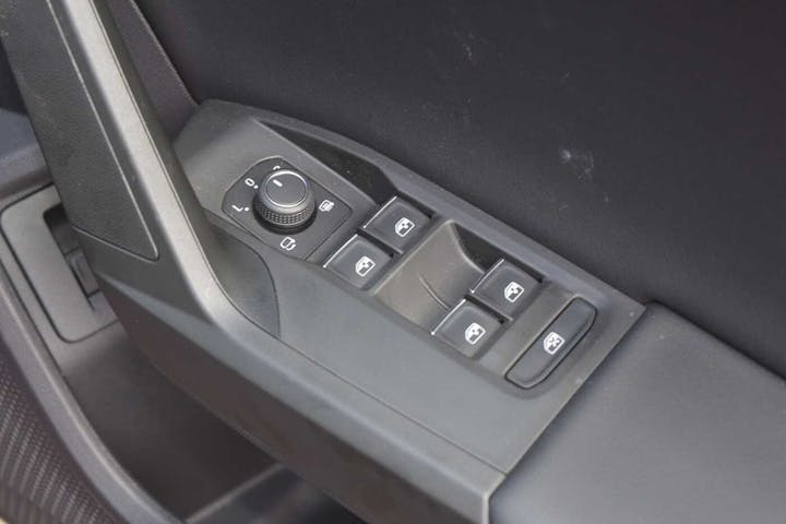 Red SEAT Leon E Hybrid 1.5 Fr Hybrid DSG 2025