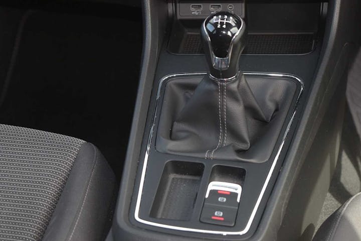 White SEAT Leon TDI SE Dynamic 2019
