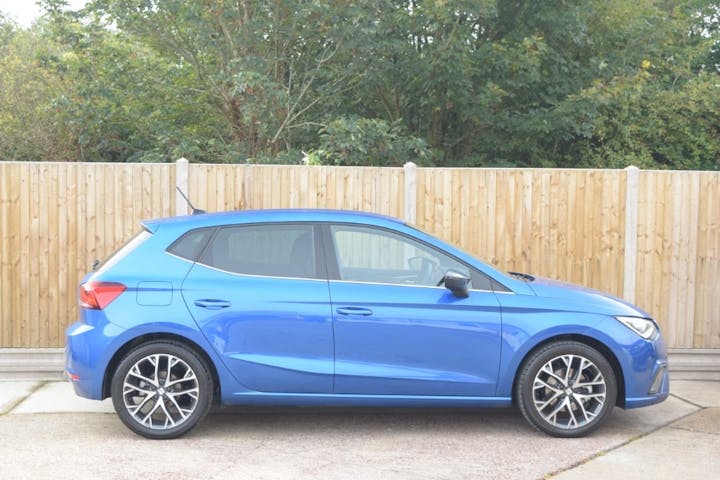 Blue SEAT Ibiza 1.0 TSI Xcellence DSG 2025