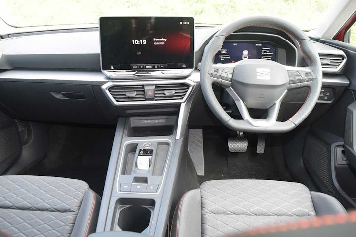 Red SEAT Leon E Hybrid 1.5 Fr Hybrid DSG 2025