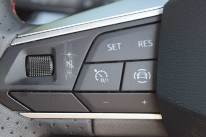 White SEAT Arona Ecotsi Fr Sport 2024