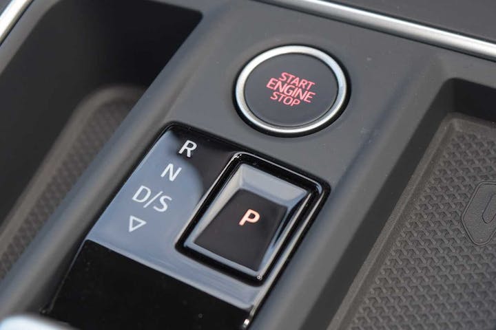 Red SEAT Leon E Hybrid 1.5 Fr Hybrid DSG 2025
