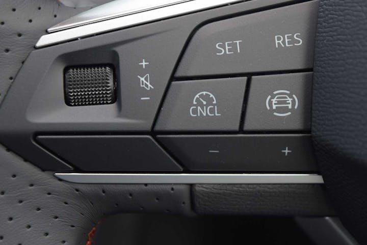 Red SEAT Leon E Hybrid 1.5 Fr Hybrid DSG 2025