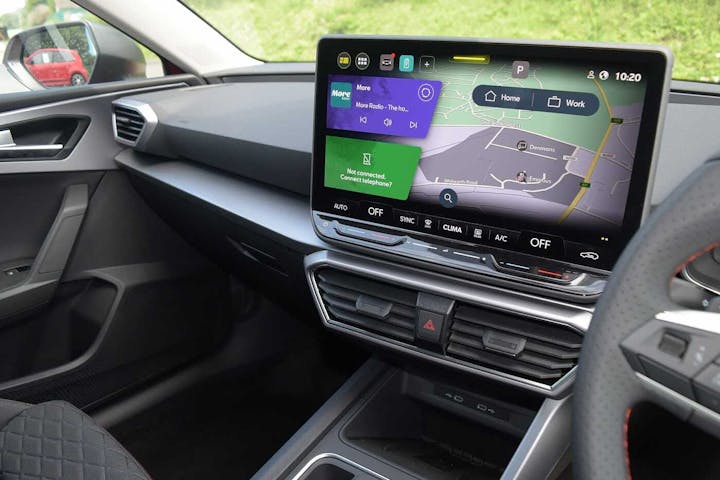 Red SEAT Leon E Hybrid 1.5 Fr Hybrid DSG 2025