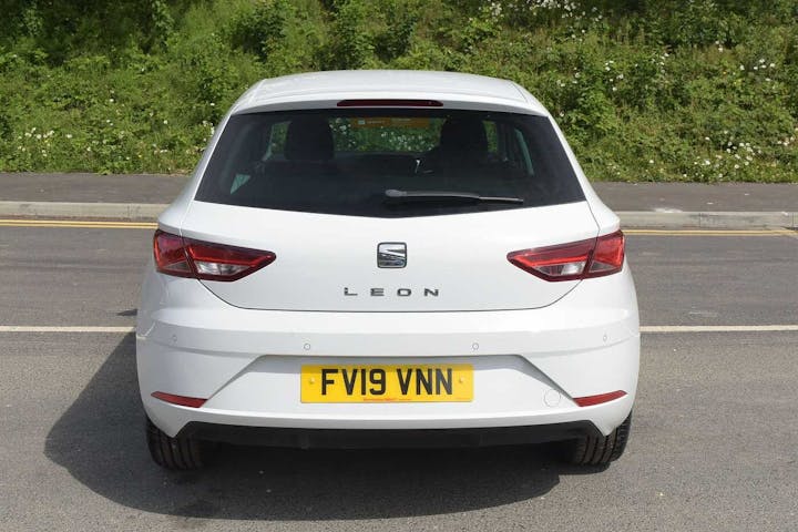 White SEAT Leon TDI SE Dynamic 2019