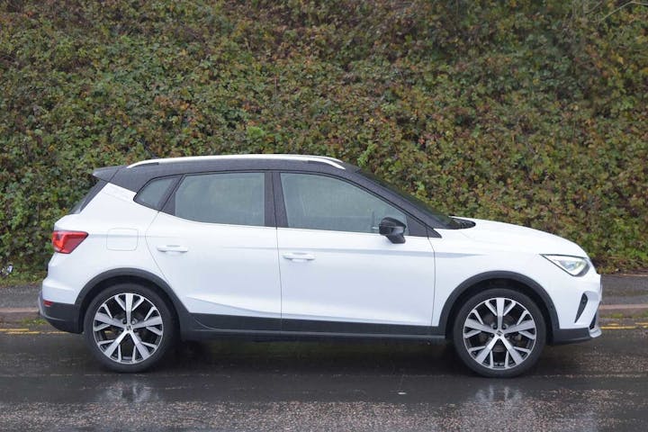 White SEAT Arona Ecotsi Xperience Lux DSG 2021
