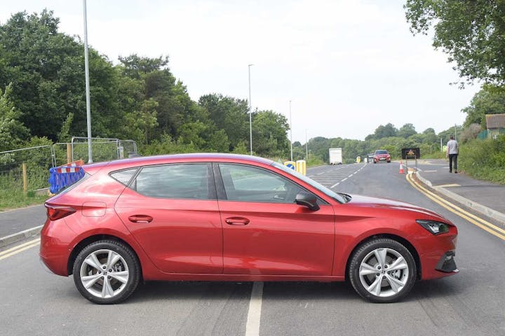 Red SEAT Leon E Hybrid 1.5 Fr Hybrid DSG 2025