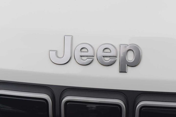 White Jeep Avenger Altitude 2025