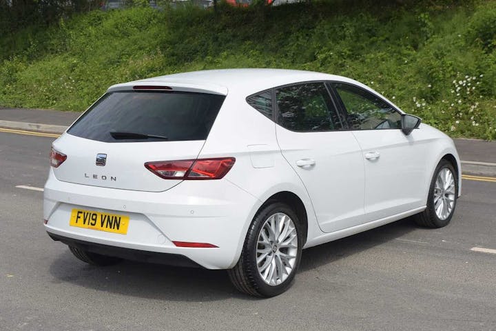 White SEAT Leon TDI SE Dynamic 2019
