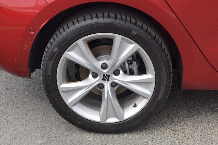 Red SEAT Leon E Hybrid 1.5 Fr Hybrid DSG 2025