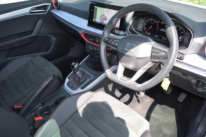 White SEAT Arona Ecotsi Fr Sport 2024